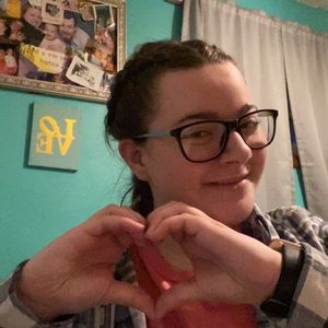 Meet your Posher, Cait